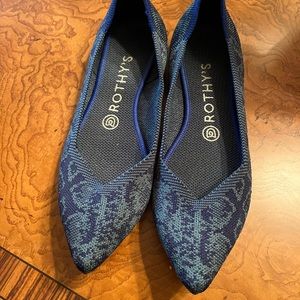 Size 8 Rothys Snake Points